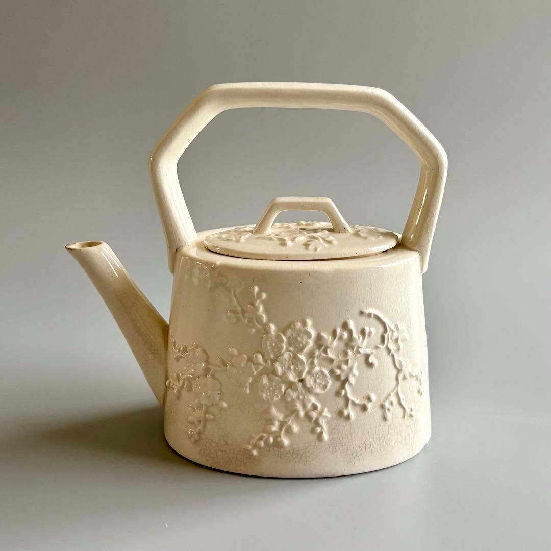 英国アンティーク　1880年代Bristol　　梅の浮彫りポット⚫︎稀少品・美術品