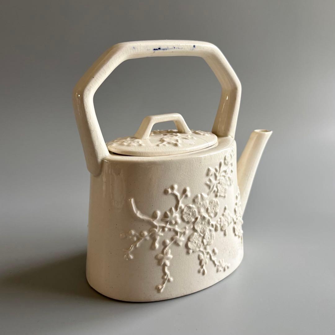 英国アンティーク　1880年代Bristol　　梅の浮彫りポット⚫︎稀少品・美術品