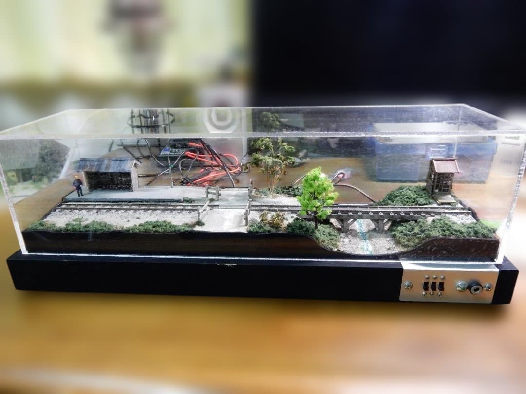 HOe（ナローゲージ）の 鉄道ジオラマ ホーム待合所、橋付き