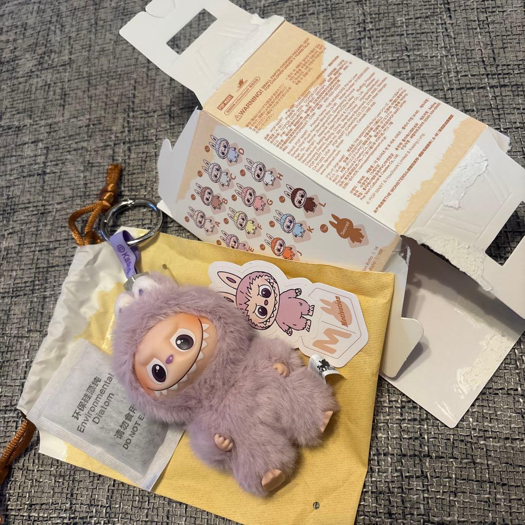 LABUBU PIN FOR LOVE ラブブ　イニシャルキーホルダー M