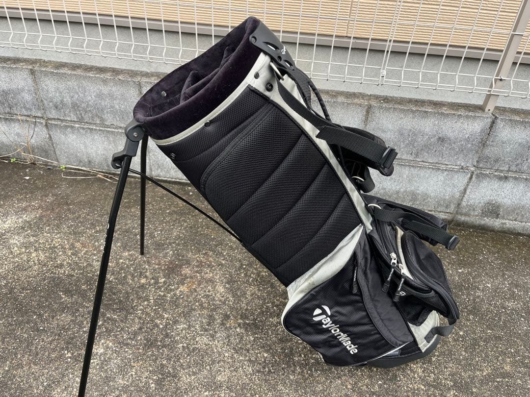 テーラーメイド　キャディバッグ　スタンド型　フードカバーあり