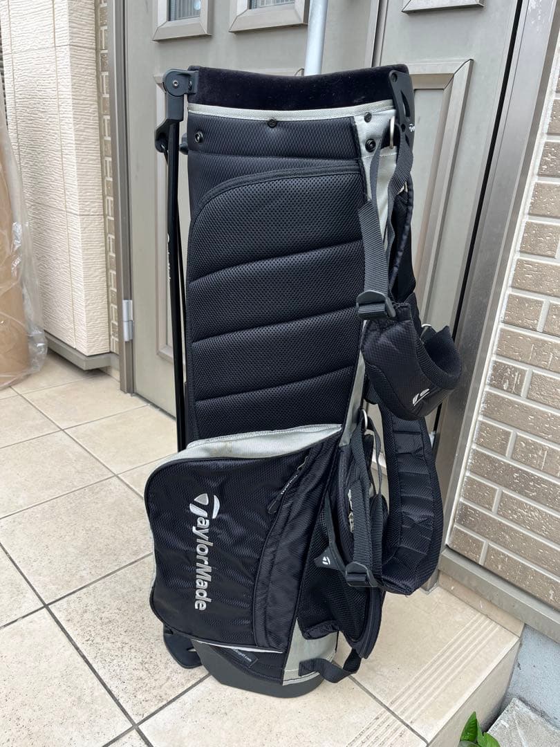 テーラーメイド　キャディバッグ　スタンド型　フードカバーあり