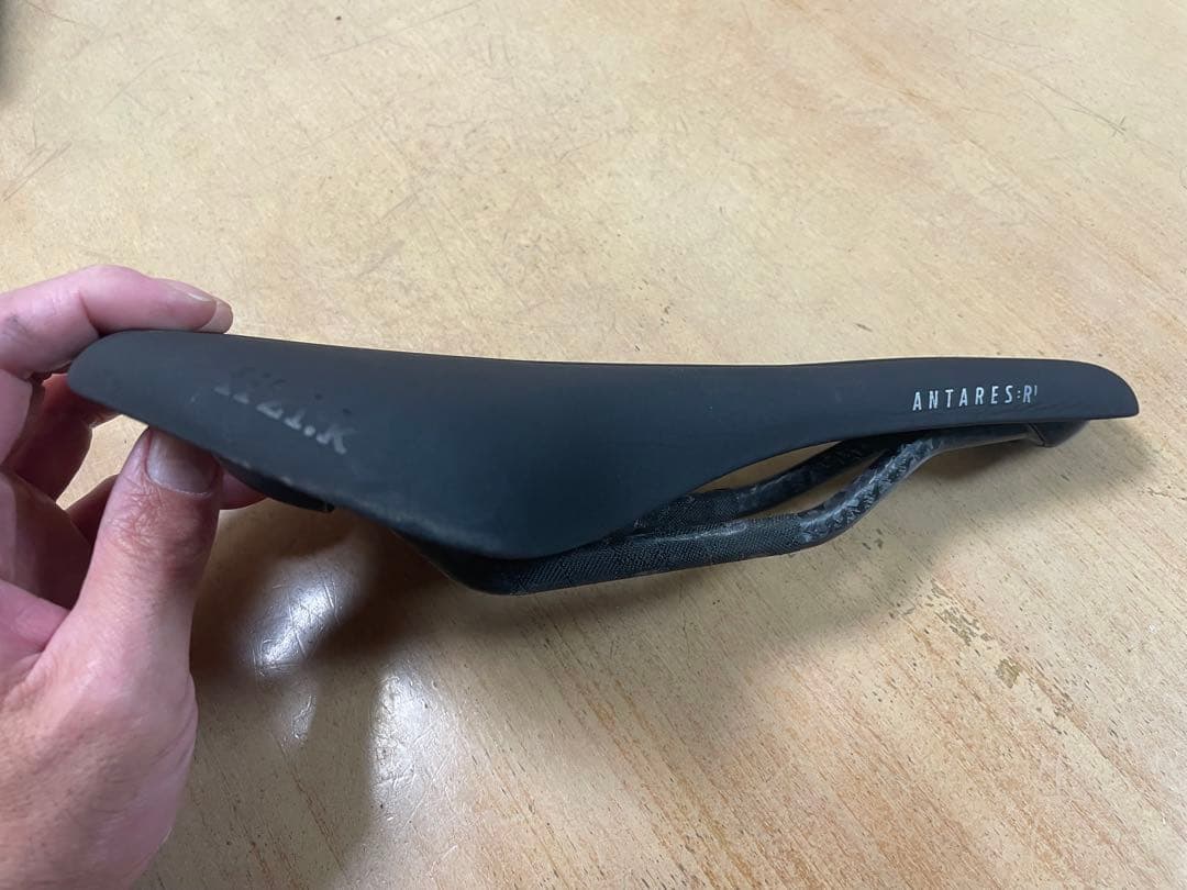 Fizik ANTARES R1 ブラック サドル