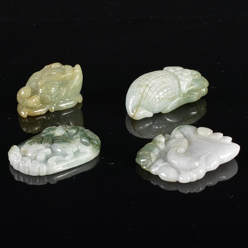 中国　玉石翡翠玉彫刻　とうもろこし　蛙など　根付　玉器　4点　C　R6172