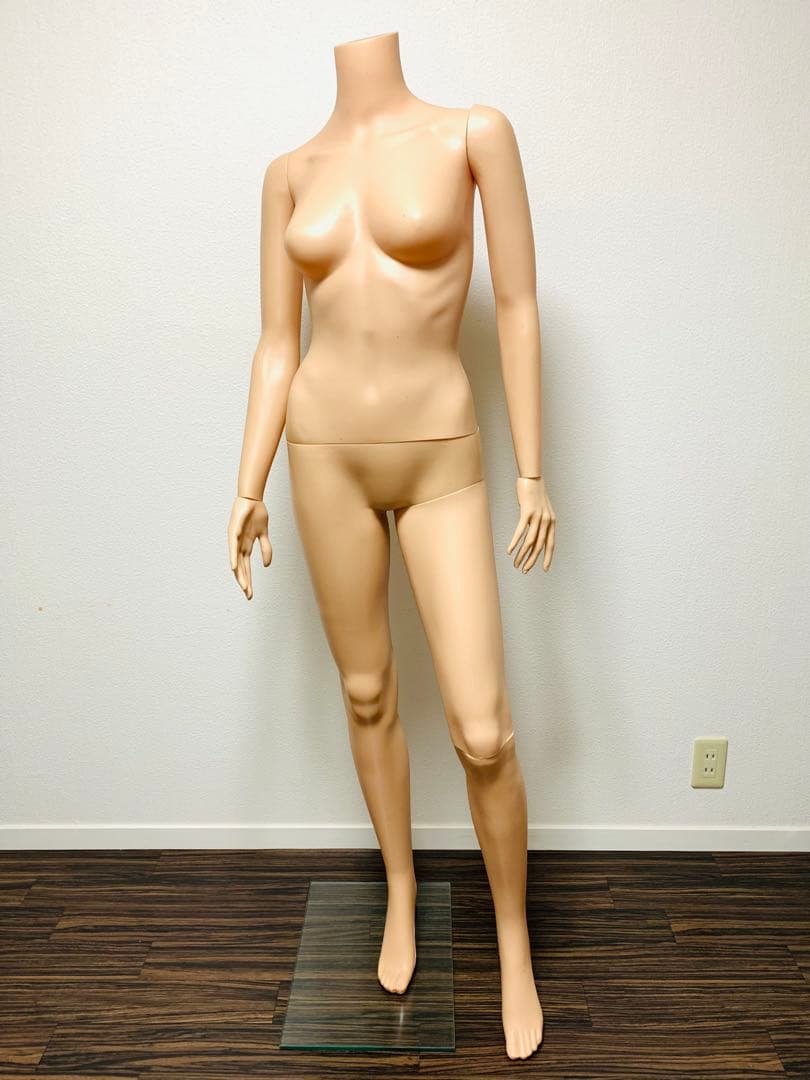 女性 マネキン 等身大 ’ ガラス台座付き '　ベージュ 160cm