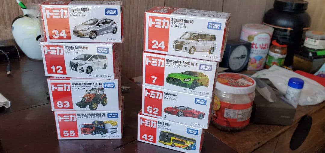 トミカの八個、車