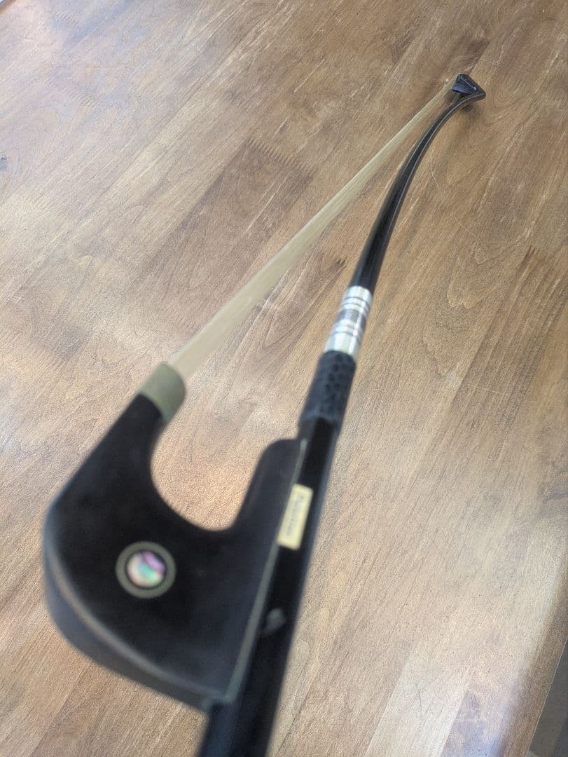 黒いバス弓Palatino？中古コントラバス弓ジャーマン式