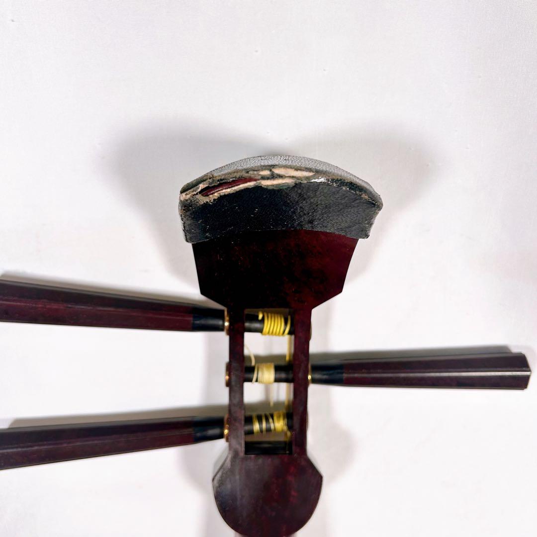 長唄三味線　中棹　紫檀　正寸　丸打胴　本皮　一本溝　皮破れなし　糸巻き紅木