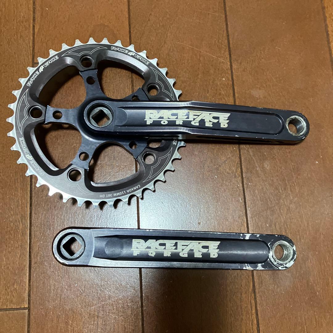 RACE FACE FORGED クランクセット　38tチェーンリング付き