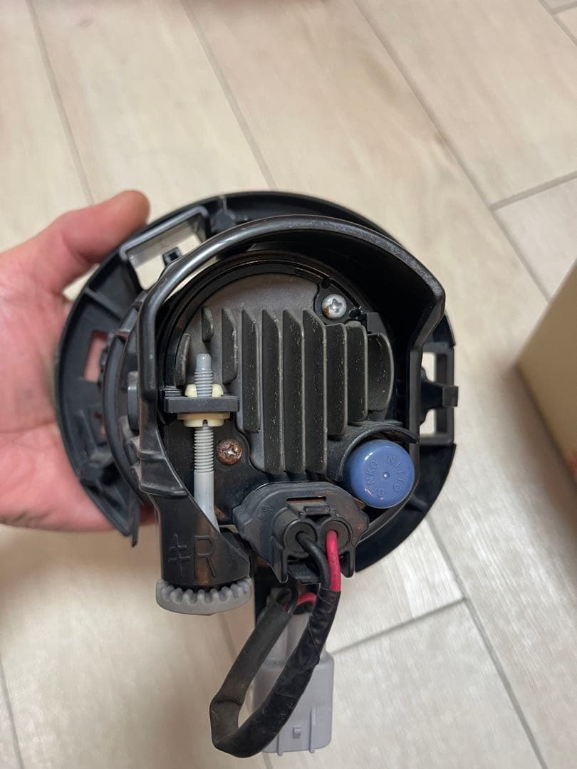 ムーヴキャンバスLA800SLA810S純正右フォグランプ フォグライトLED