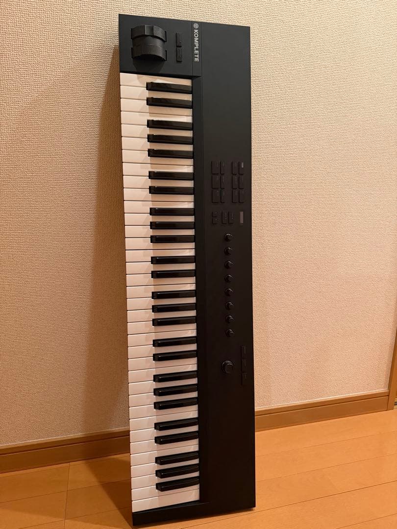 KOMPLETE KONTROL A61 MIDIキーボード 61鍵