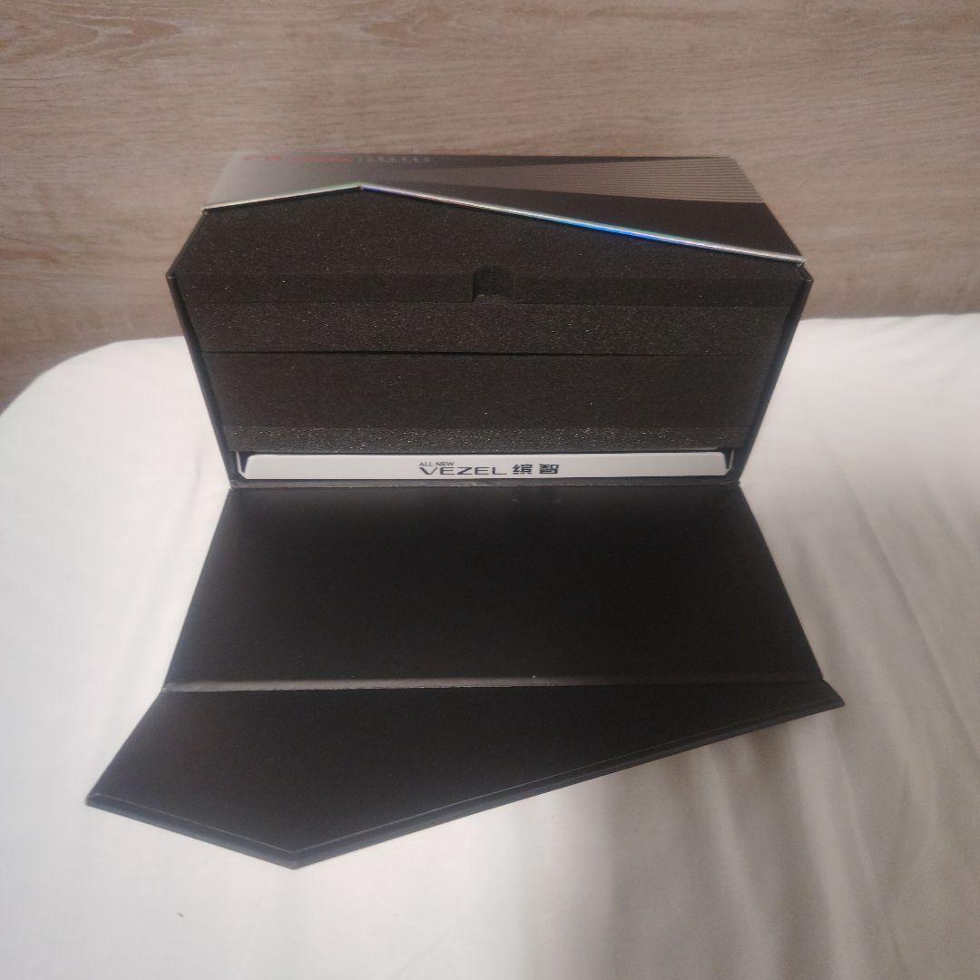 1/18 ミニカー　ホンダ　ヴェゼル　プレミアムサンライトホワイトパール