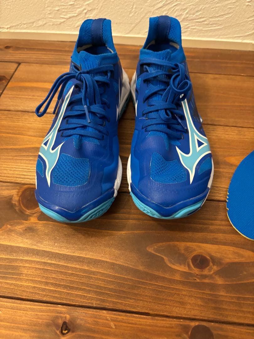 ミズノ　日本代表モデル　バレー　シューズ　WAVE LIGHTNING NEO3