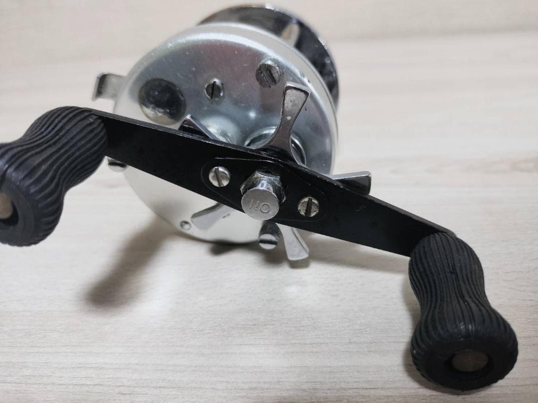 アブガルシア　アンバサダー5500C 　ビンテージ　リール abu 　シルバー