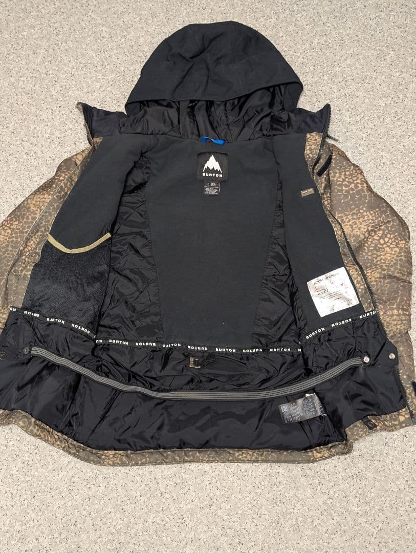 BURTON 迷彩柄orヒョウ柄 スノーボードジャケット　KIDS　Lサイズ