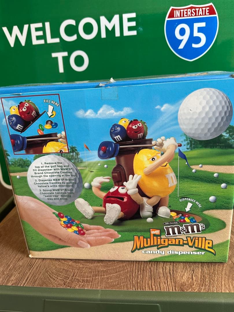 M&M's Muligan-Ville キャンディディスペンサー
