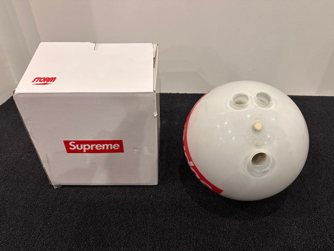 Supreme Storm Bowling Ball ボウリング