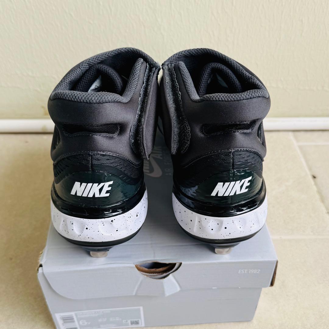 日本未発売　ナイキ　Alpha Huarache Elite 4 Mid