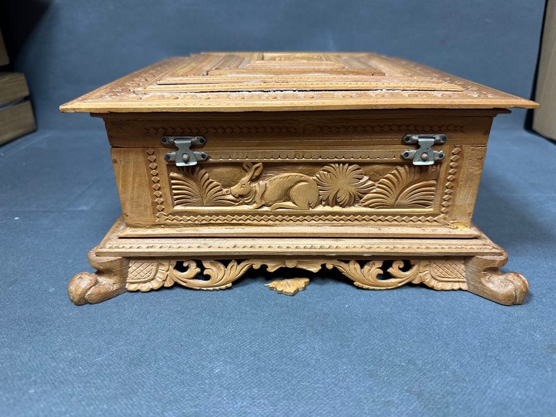 インド白檀　木彫り　骨董 木製　置物　骨董　アンティーク　小物入れ