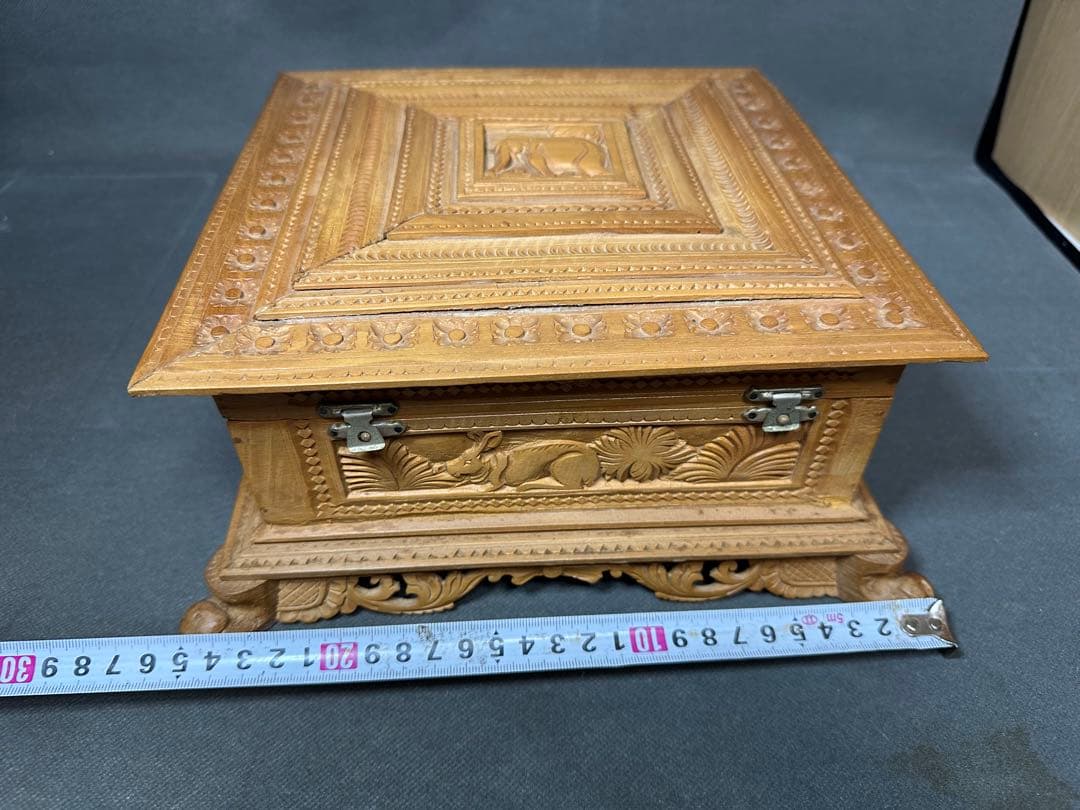 インド白檀　木彫り　骨董 木製　置物　骨董　アンティーク　小物入れ