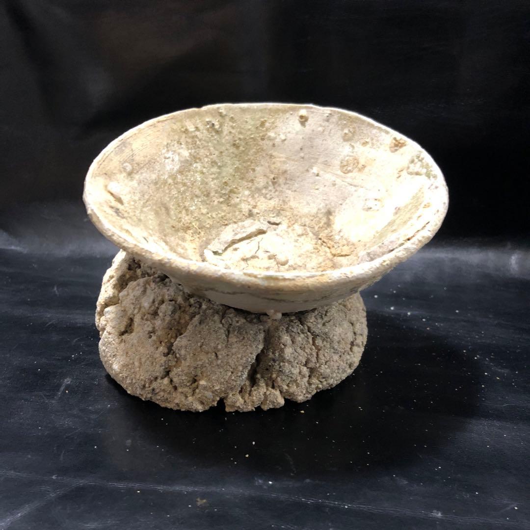 超珍品◾️蔵から超激レアな素焼きの台座が残った雰囲気の凄い抹茶茶碗が出て来ました。