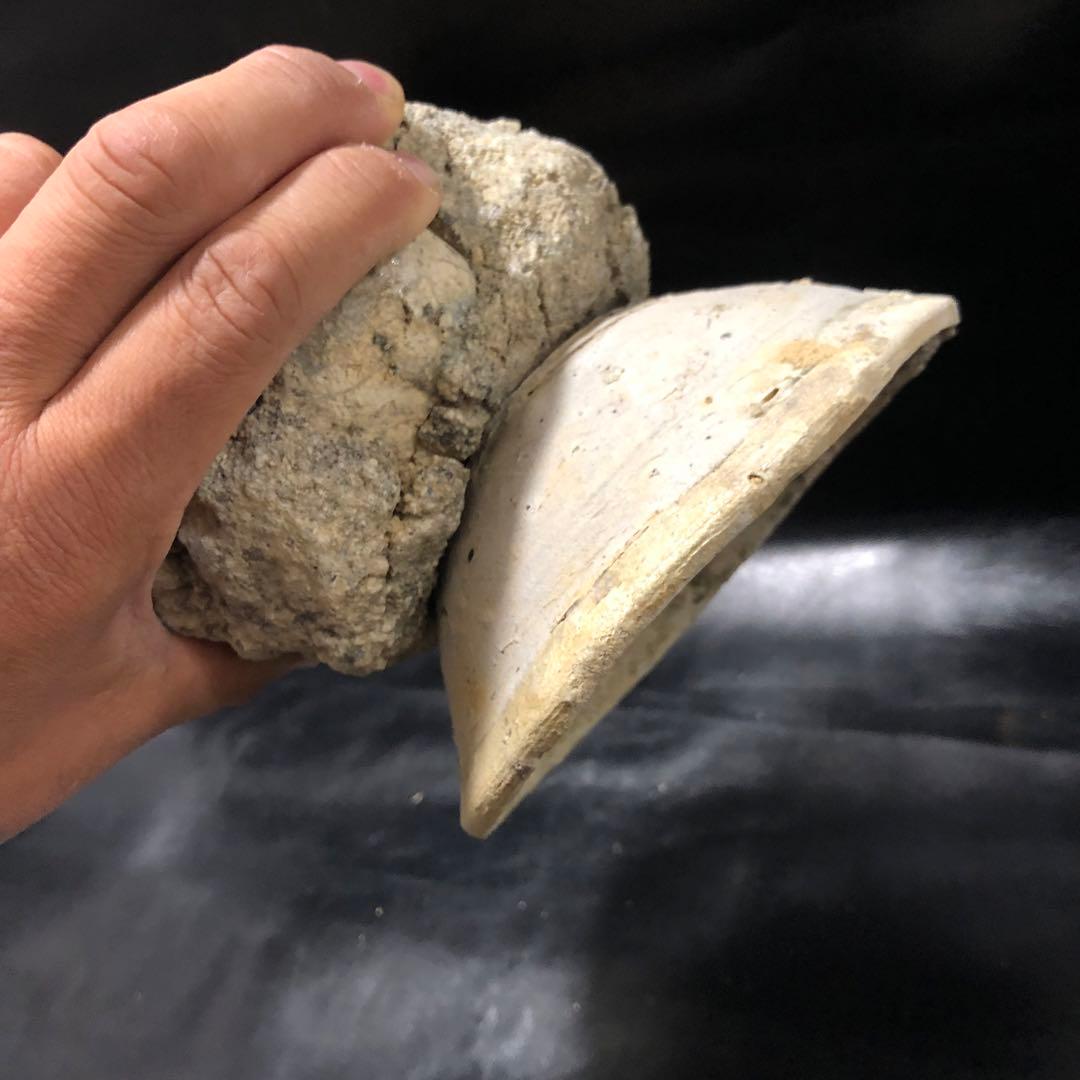 超珍品◾️蔵から超激レアな素焼きの台座が残った雰囲気の凄い抹茶茶碗が出て来ました。