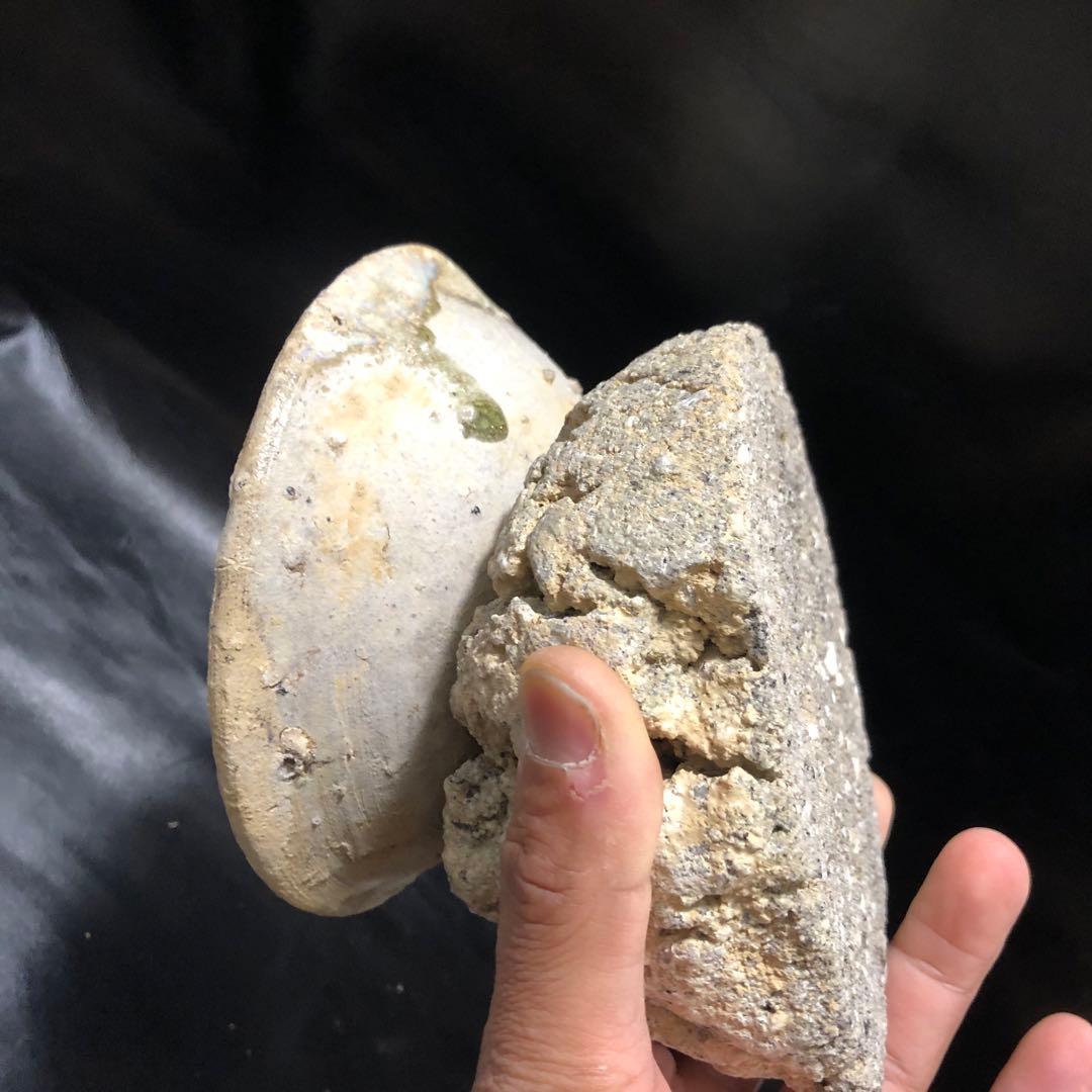 超珍品◾️蔵から超激レアな素焼きの台座が残った雰囲気の凄い抹茶茶碗が出て来ました。