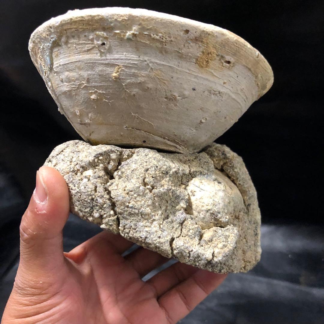 超珍品◾️蔵から超激レアな素焼きの台座が残った雰囲気の凄い抹茶茶碗が出て来ました。