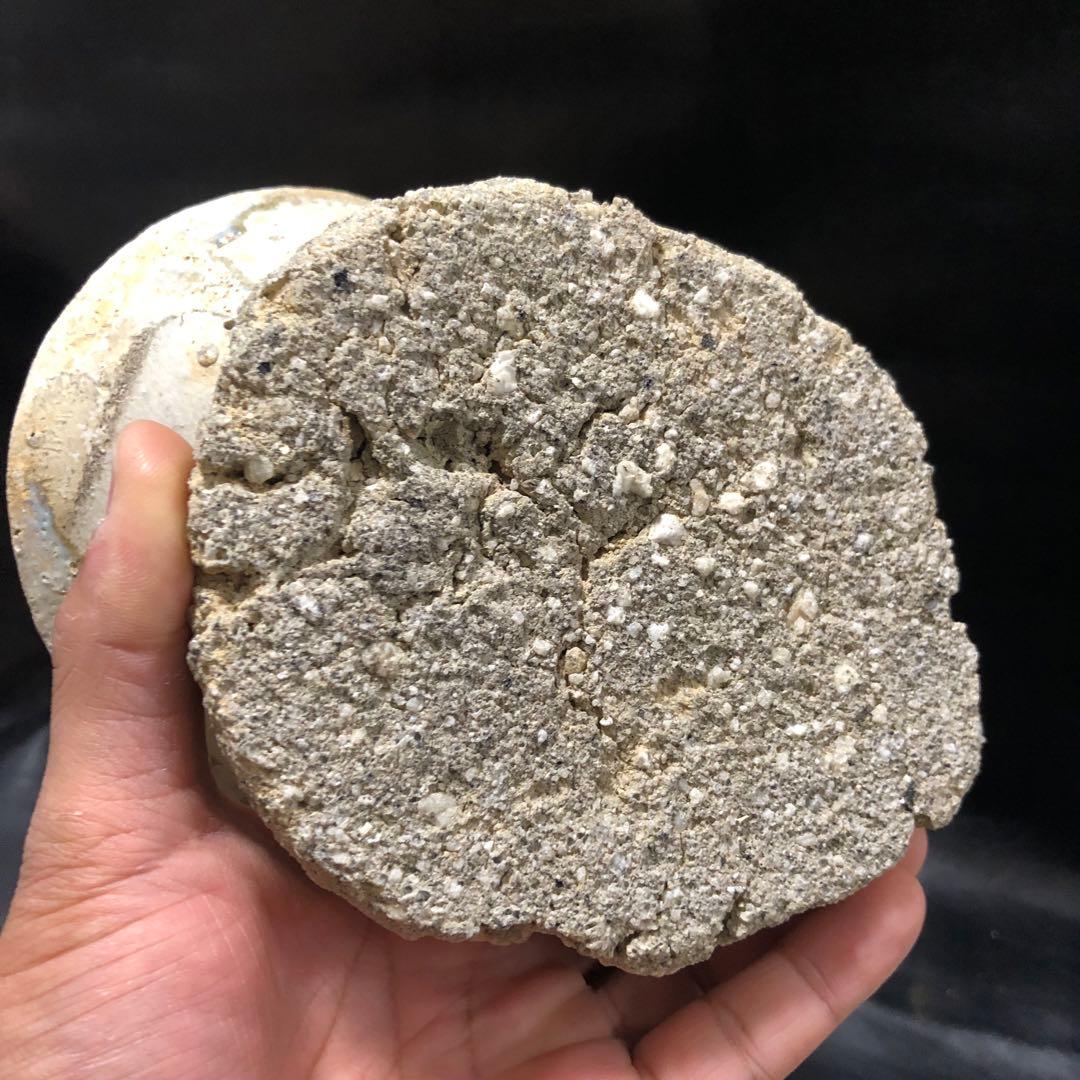 超珍品◾️蔵から超激レアな素焼きの台座が残った雰囲気の凄い抹茶茶碗が出て来ました。