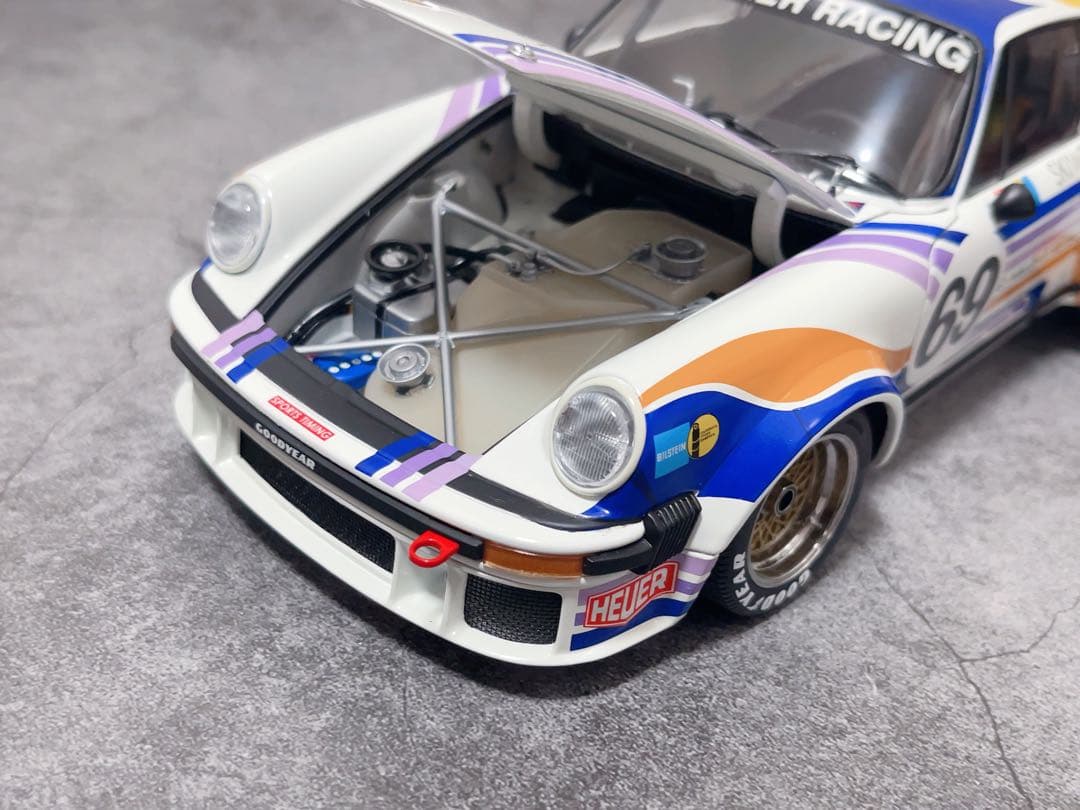エグゾト 1/18 ポルシェ　934 RSR #69 HCC Skiwear