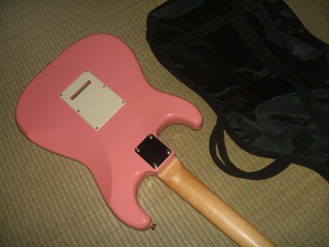 Tony Smith エレキギター　ストラトキャスター ピンク色ボディ