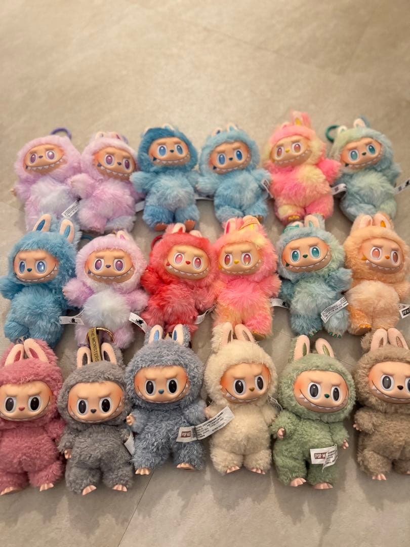 マカロン エナジー　ポップマート ラブブ　18点まとめ売りとイニシャルラブ