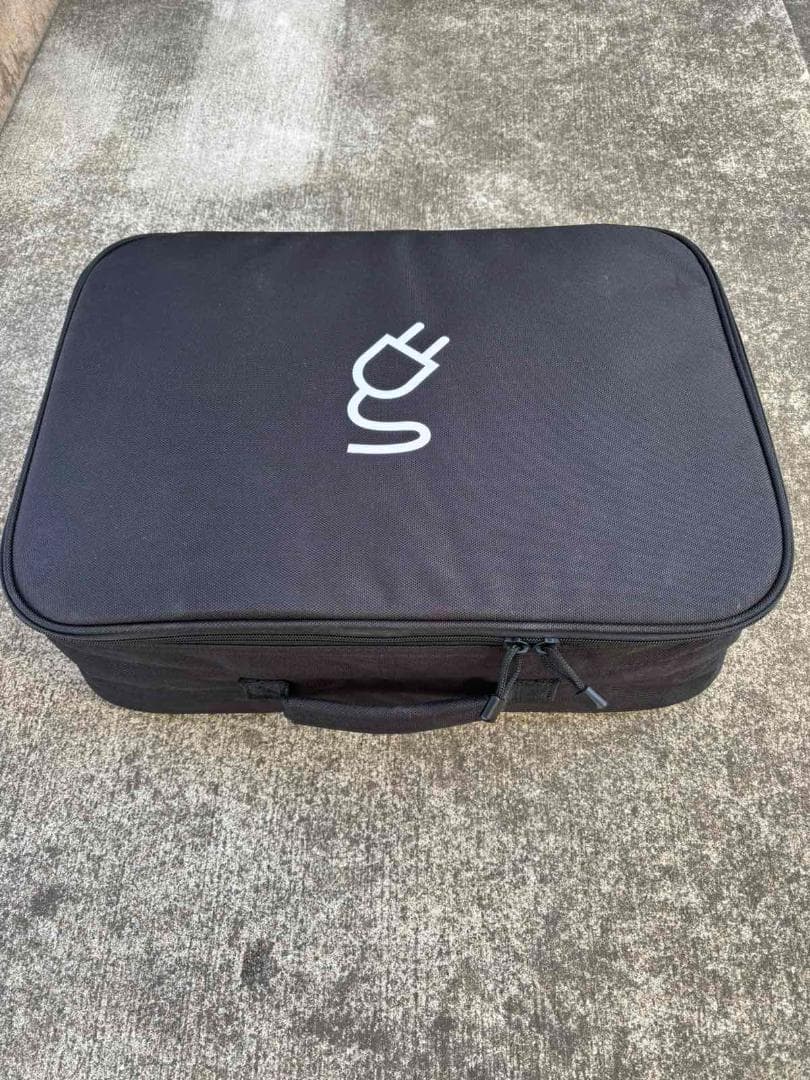 ポルシェ モバイルチャージャーコネクト 充電器 ケース付き