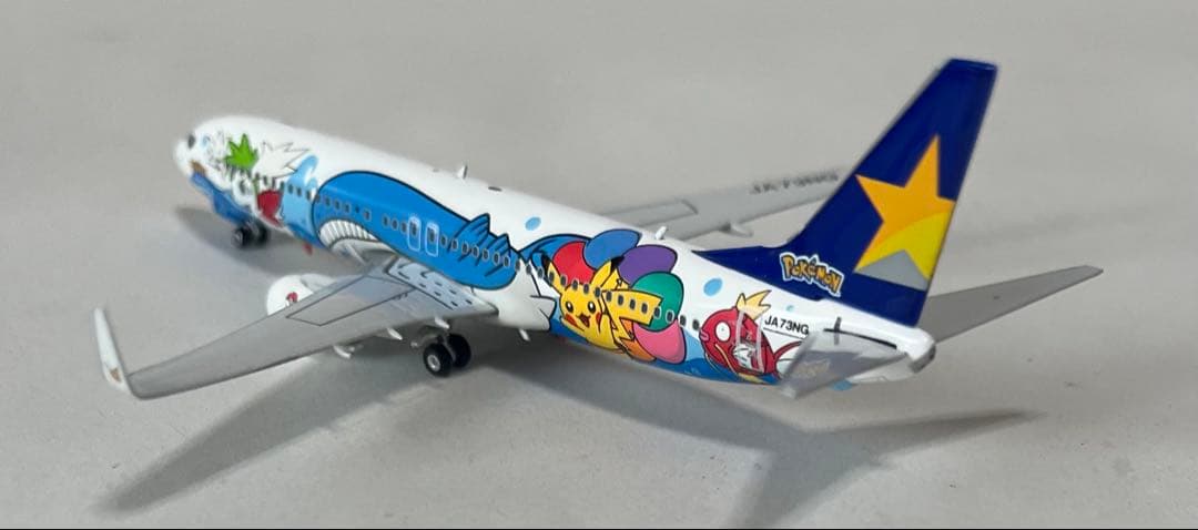 skylark B 737-800 Pokémon