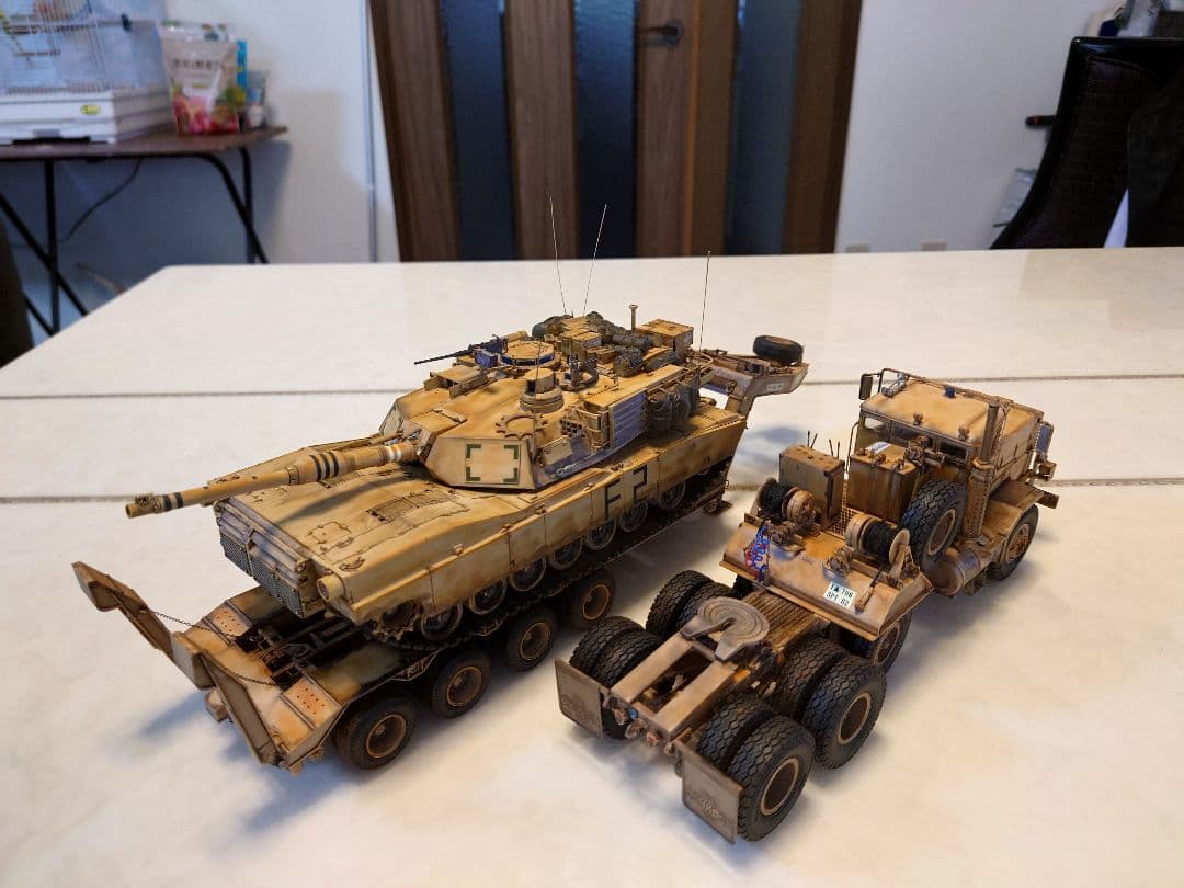 ホビーボス　戦車運搬車＆重装備セミトレーラー＆タミヤ　エイブラムス　1/35