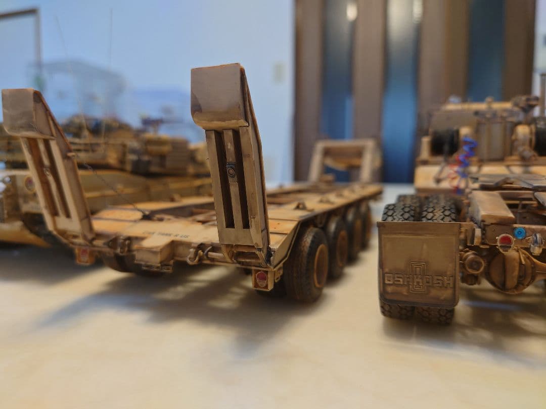 ホビーボス　戦車運搬車＆重装備セミトレーラー＆タミヤ　エイブラムス　1/35