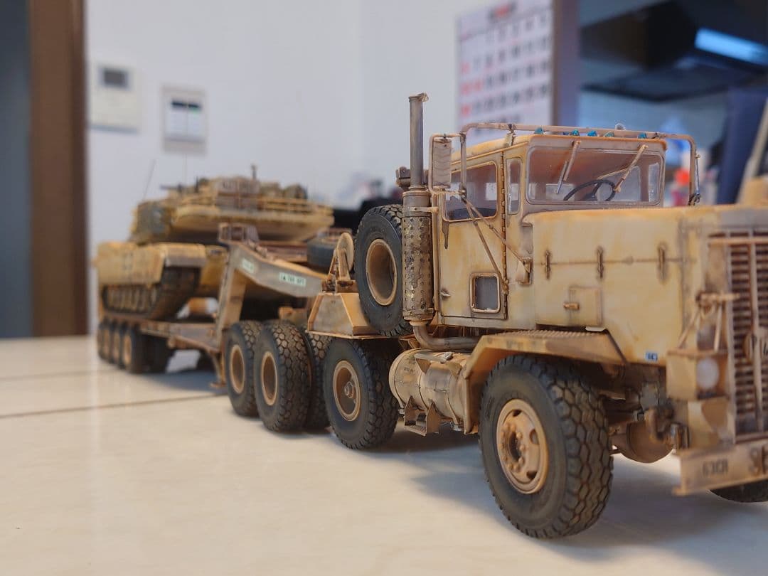 ホビーボス　戦車運搬車＆重装備セミトレーラー＆タミヤ　エイブラムス　1/35