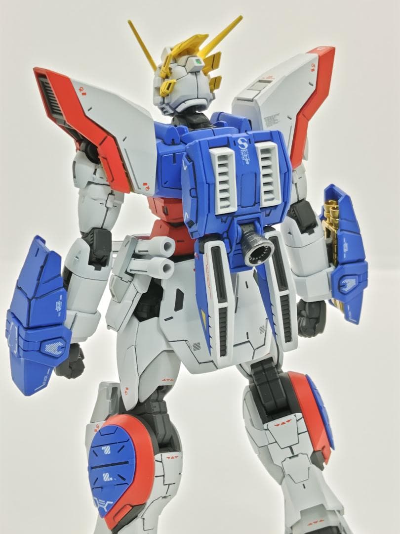 ガンプラ　RGシャイニングガンダム　完成品