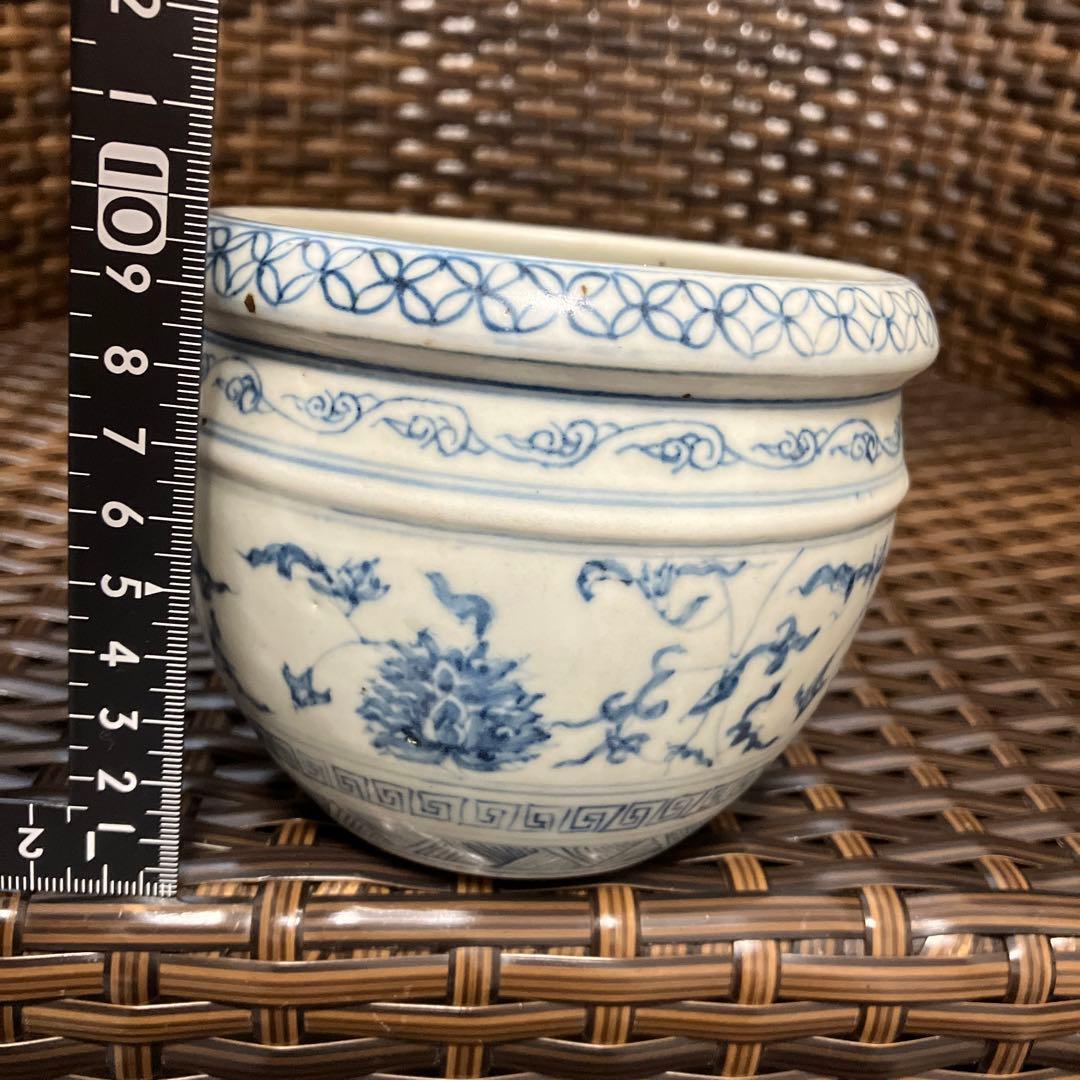 69.李朝染付花文壺（陶器製）直径12cm 高さ10cm