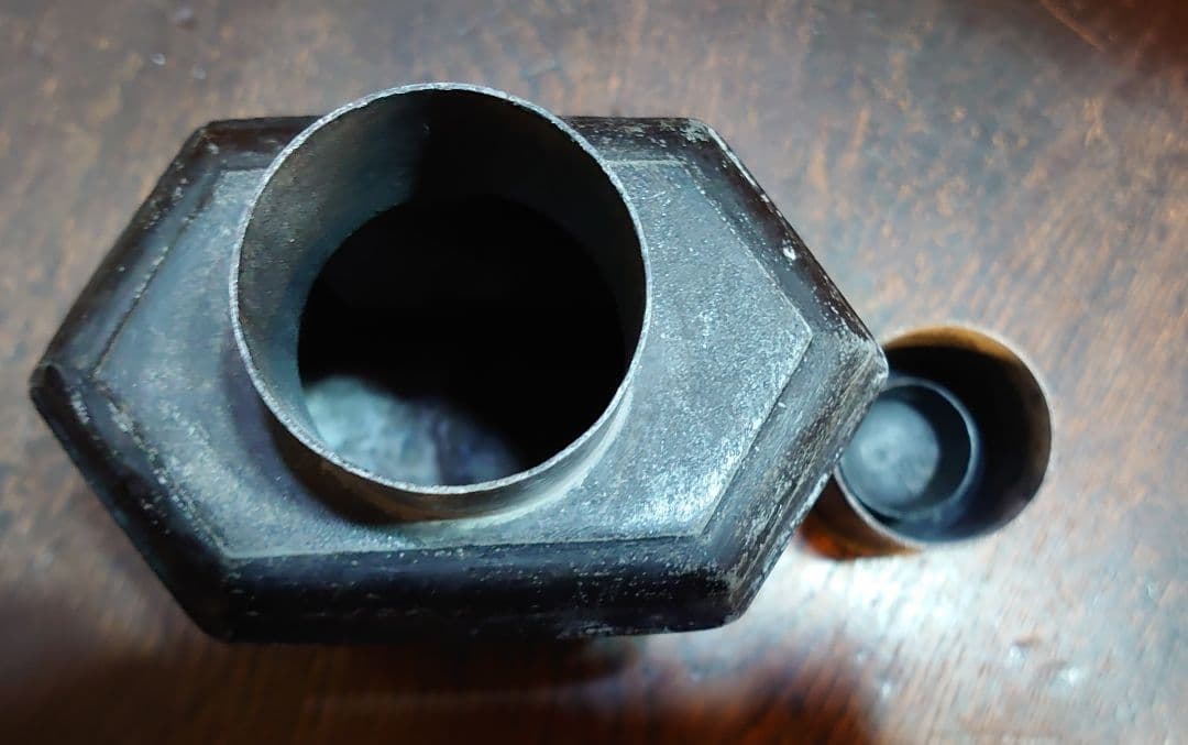 【中国古玩】『錫六角型ガラス絵入茶壺』底面に刻印有り。高さ18.5cm