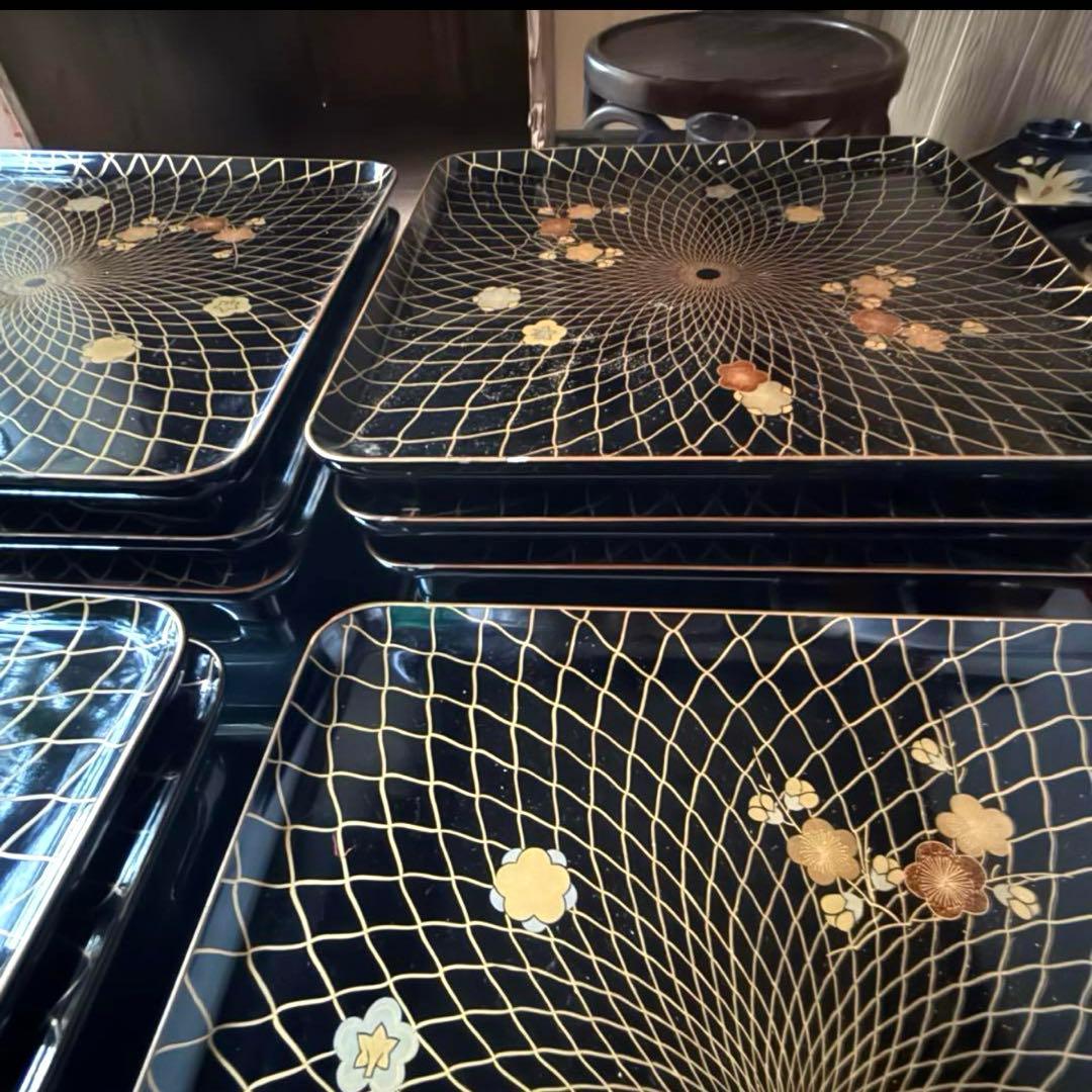 I様へ感謝お嫁入り‼️JAPAN貴人の蒔絵懐石膳2客➕1と塗師松ぼっくり木皿10客