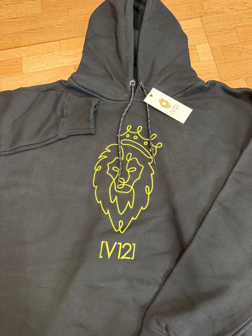 新品正規品【V12/L】ONE HAND LIONデザインパーカースウェット