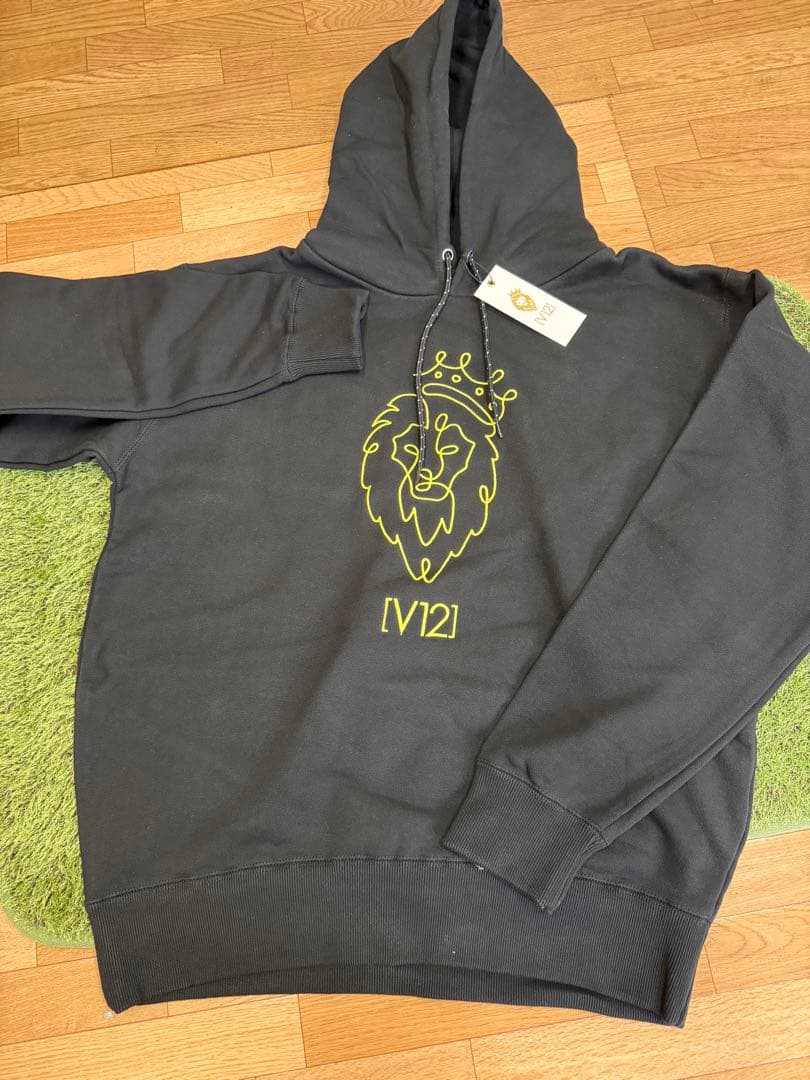 新品正規品【V12/L】ONE HAND LIONデザインパーカースウェット