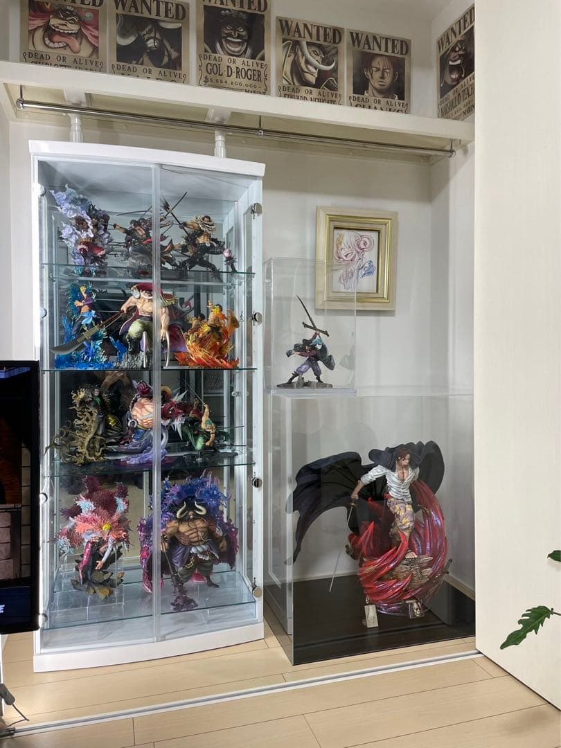 ①ONE PIECE フィギュア　赤髪のシャンクス