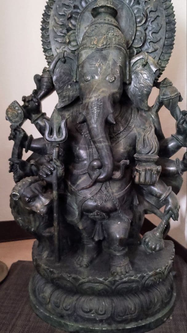 【極上・希少】インド直輸入 ガネーシャ像（天然クロライト石）