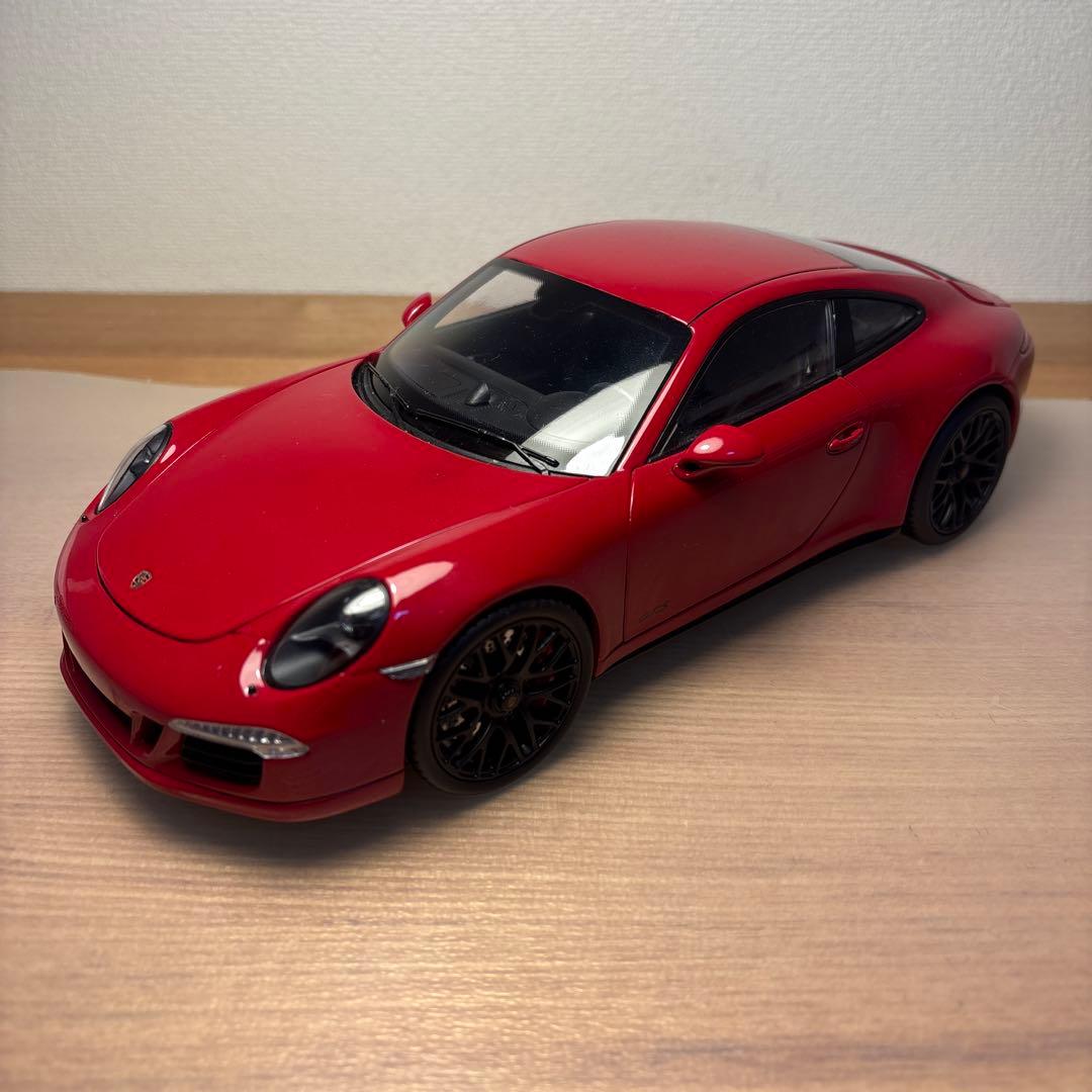 シュコー　ポルシェ 911 GTS レッド 1/18 ミニカー