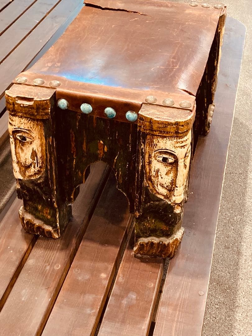 彫刻顔の木製スツール イタリア製1930年代 本革