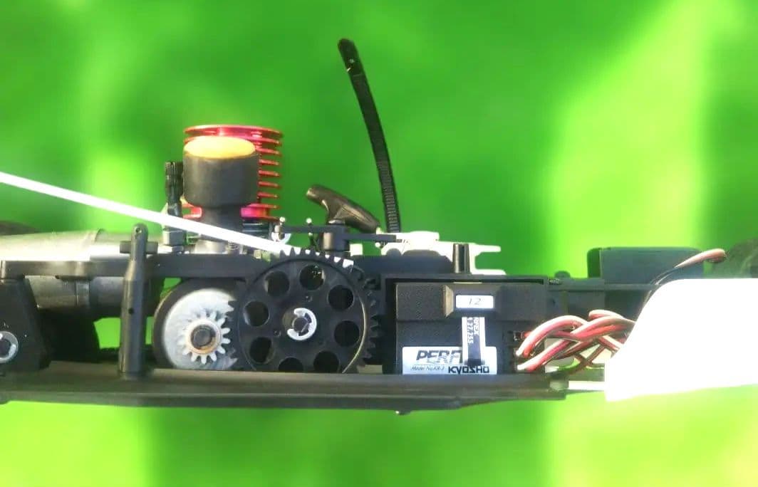 ディアゴスティーニFerrari F2004エンジンラジコンカー大量部品セット