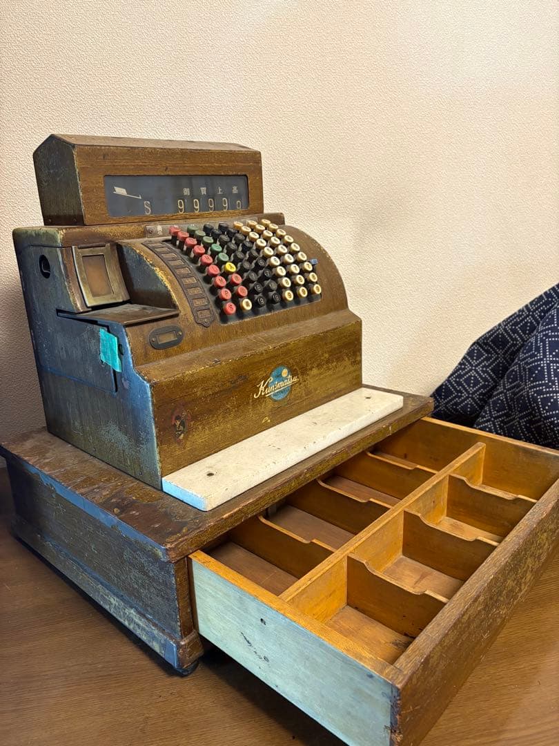 古い木製レジスター ハンドル付き