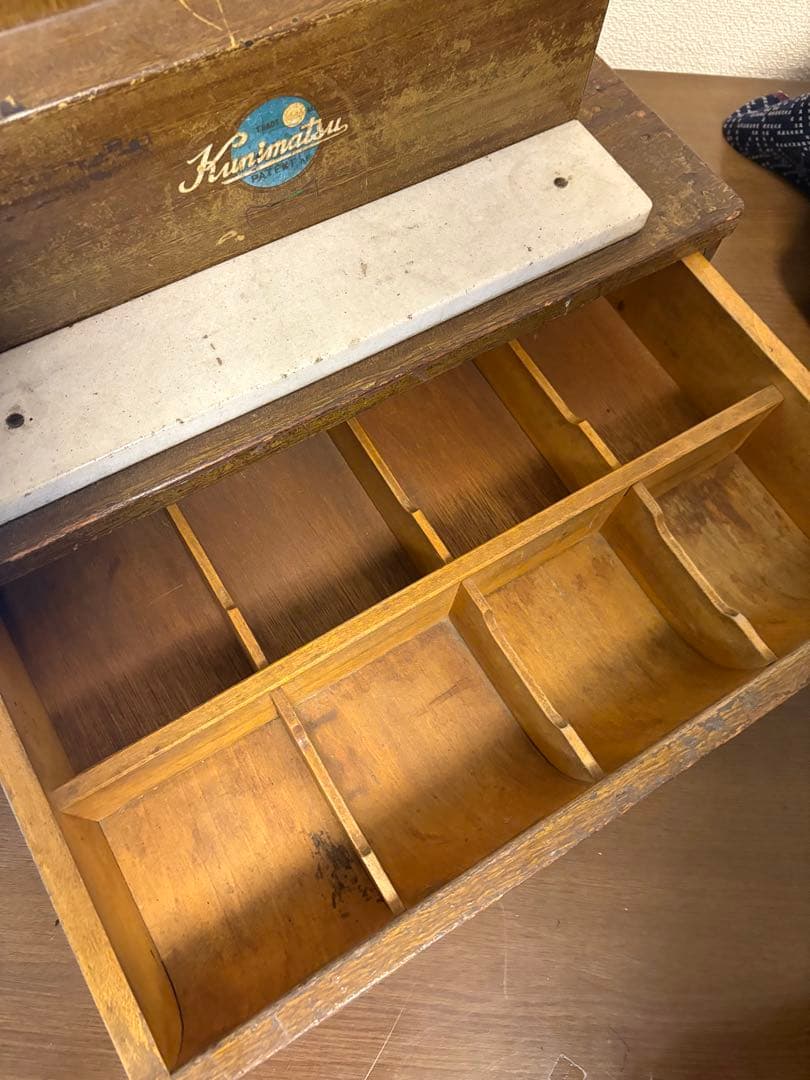 古い木製レジスター ハンドル付き